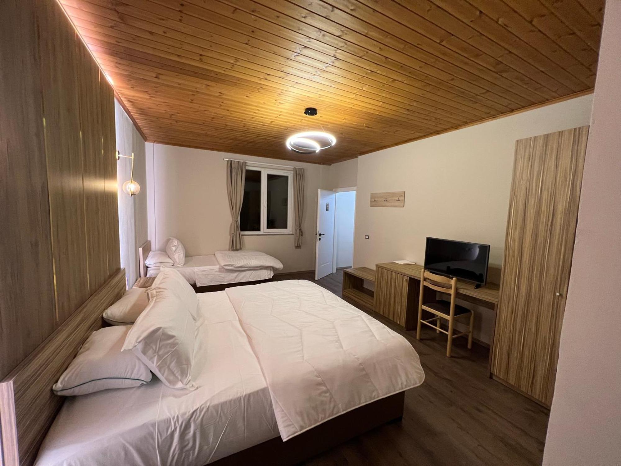 Bujtina Shehu Hotell Kukes Eksteriør bilde