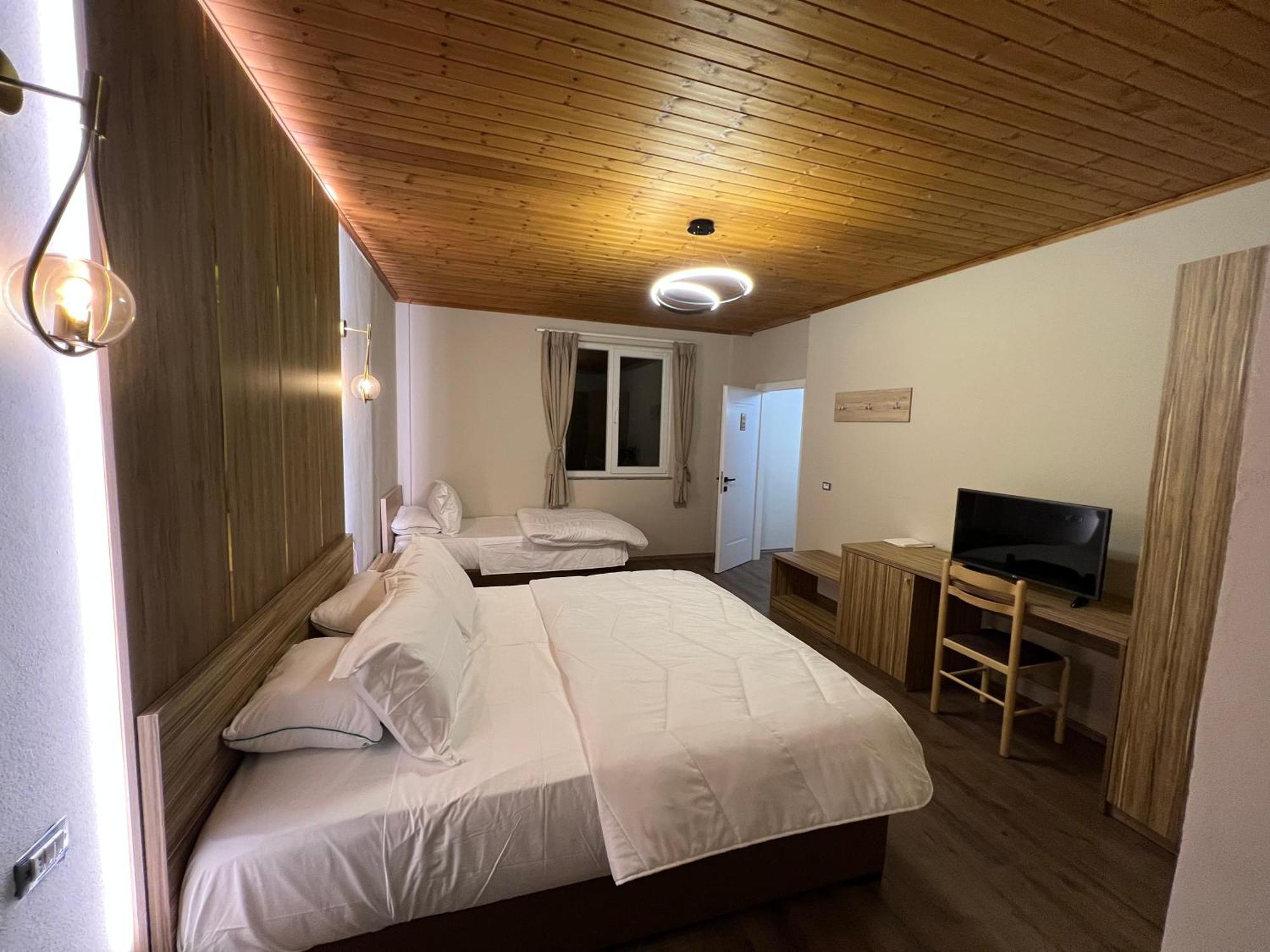 Bujtina Shehu Hotell Kukes Eksteriør bilde